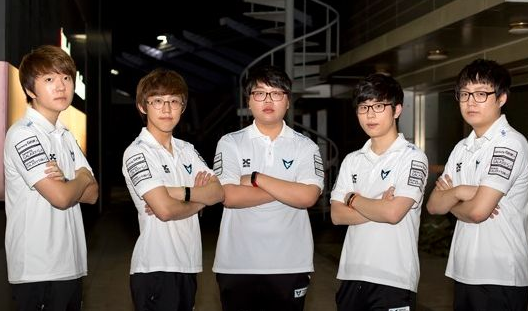 并通过选手